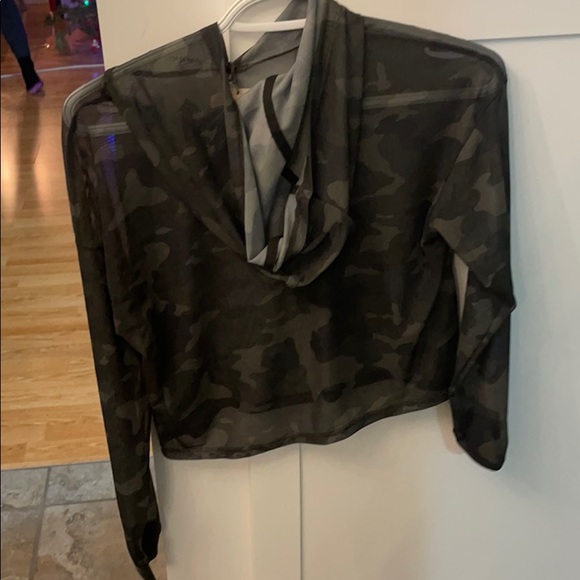 Mesh crop top - Picture 2 of 4